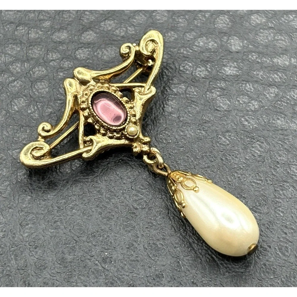 1928 Brand Vintage Pin Brooch Faux Pearl Dangle Purple Gripoix Style Cabochon